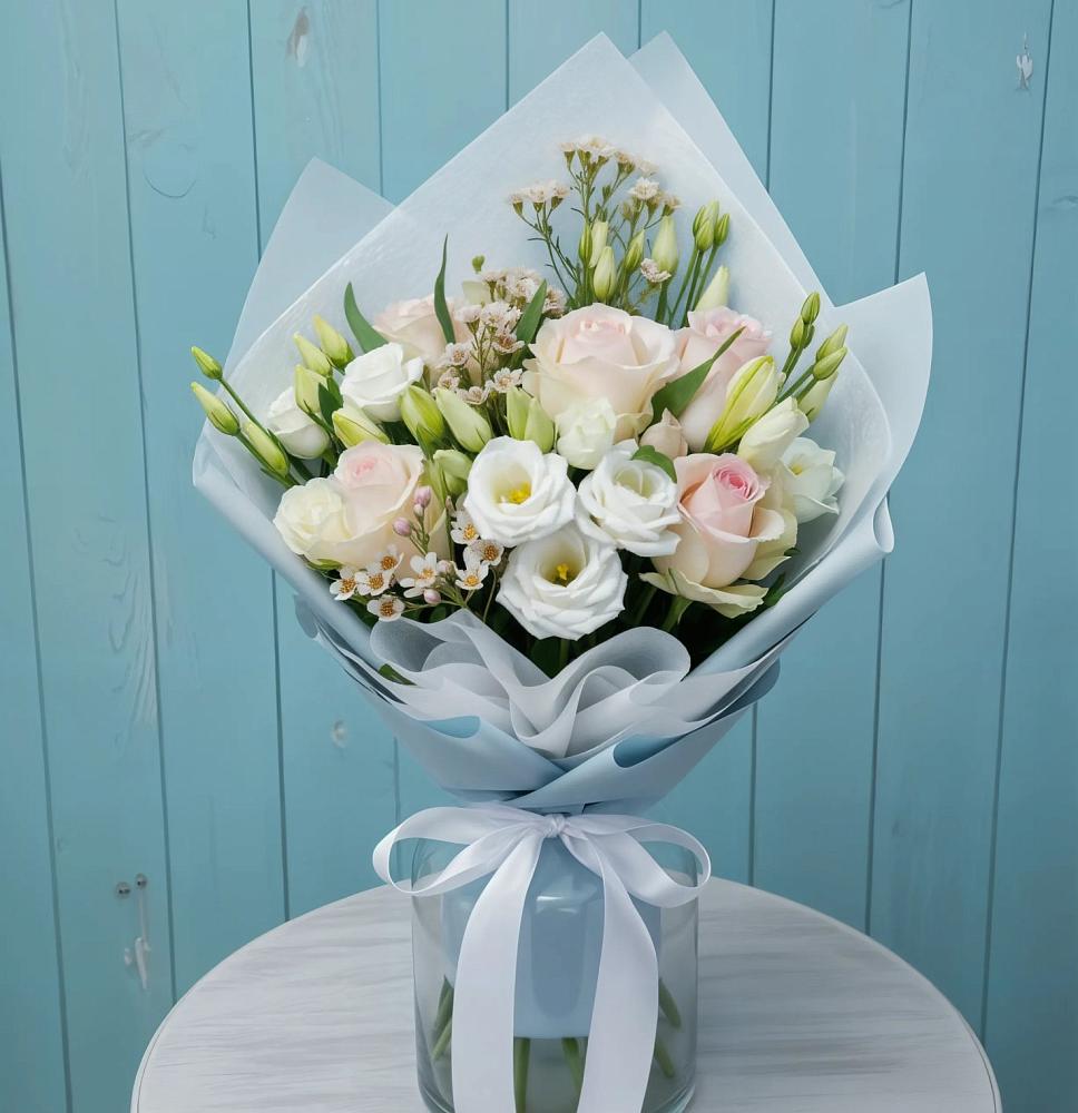 Букет цветов из: Розы и Лизиантусы в Обозерском