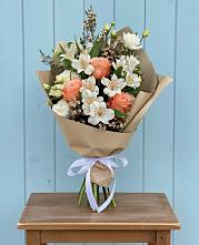 Букет цветов из:  Альстромерии, Лизиантусы, Розы и Хризантемы #REPLACE_PRED# Обозерском