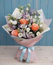 Букет цветов из:  Лизиантусы, Розы, Альстромерии и Гипсофила в Обозерском