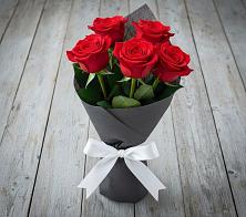 Букет 5 Красных роз Эдлесс Лав в Обозерском