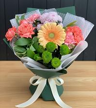 Букет цветов из:  Гвоздики, Розы, Герберы и Хризантемы в Обозерском