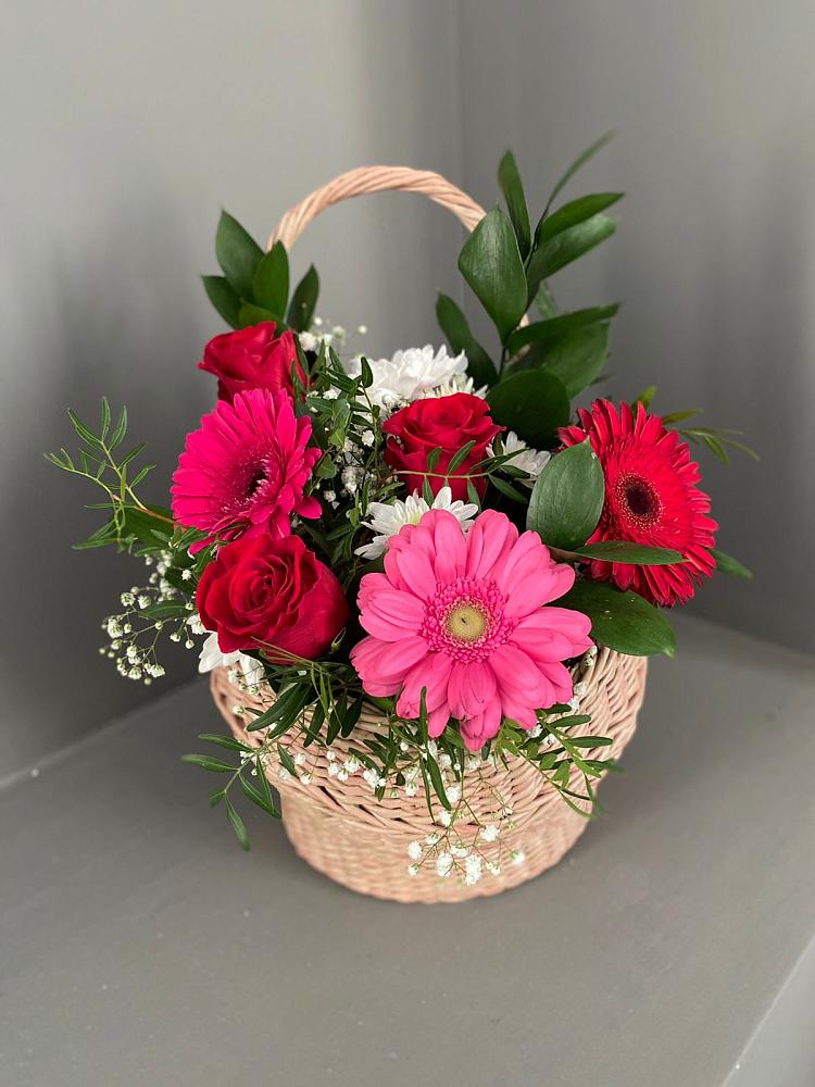 Цветочная композиция из Розы, Хризантемы и Герберы в корзине в Обозерском