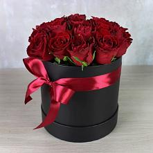 Цветочная композиция из Розы в шляпной коробке в Обозерском